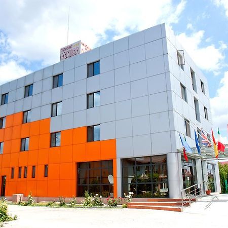 Denisa Hotel 오토페니 외부 사진