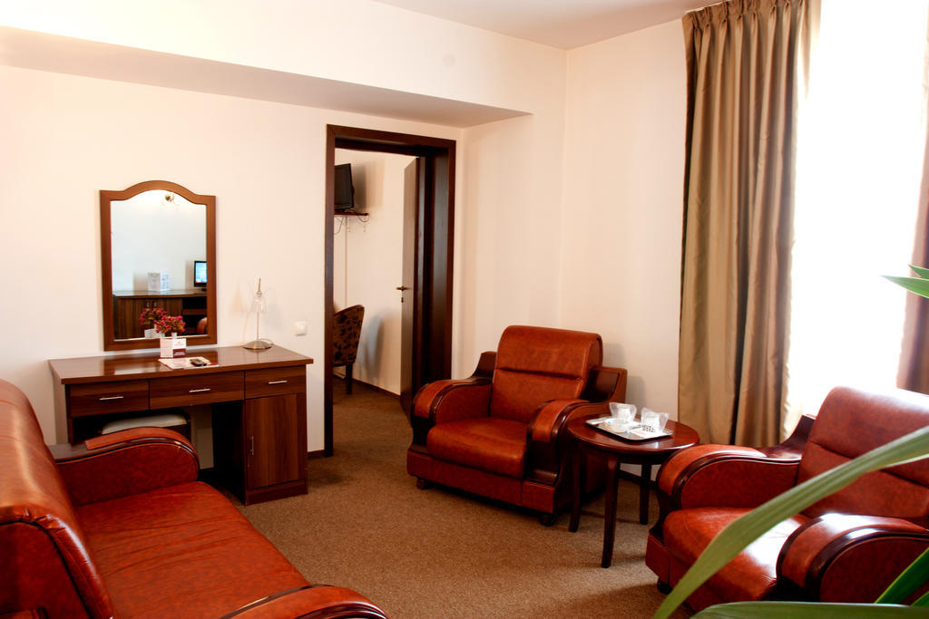 Denisa Hotel 오토페니 외부 사진